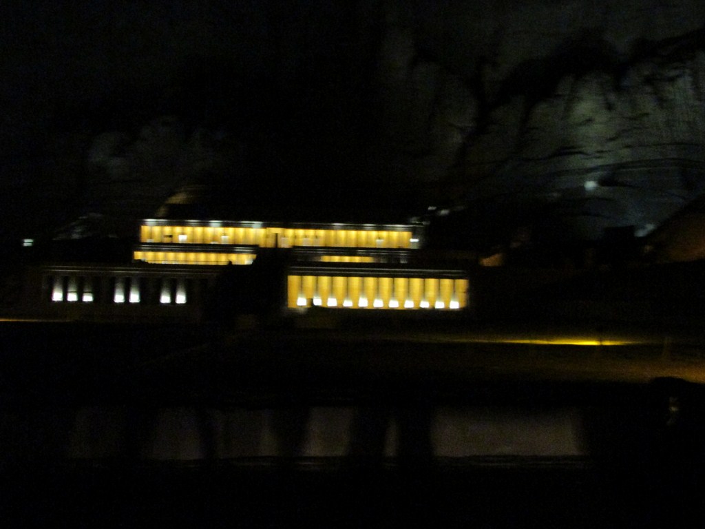  جانب من إضاءة معبد الملكة حتشبسوت بغرب الاقصر