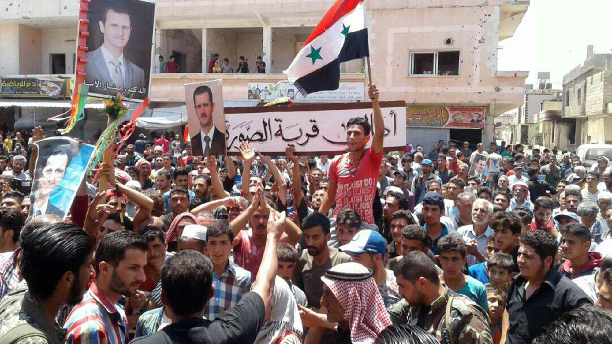 احتفالات برفع العلم السورى ودخول الجيش