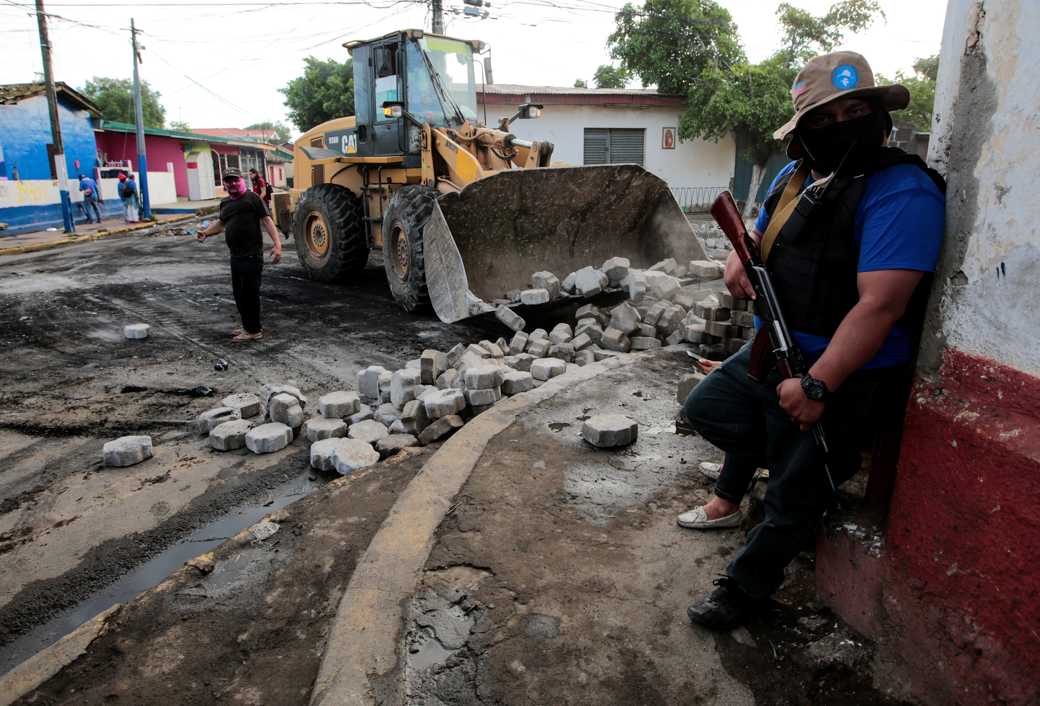 جانب من انتشار المسلحين بشوارع نيكاراجوا 