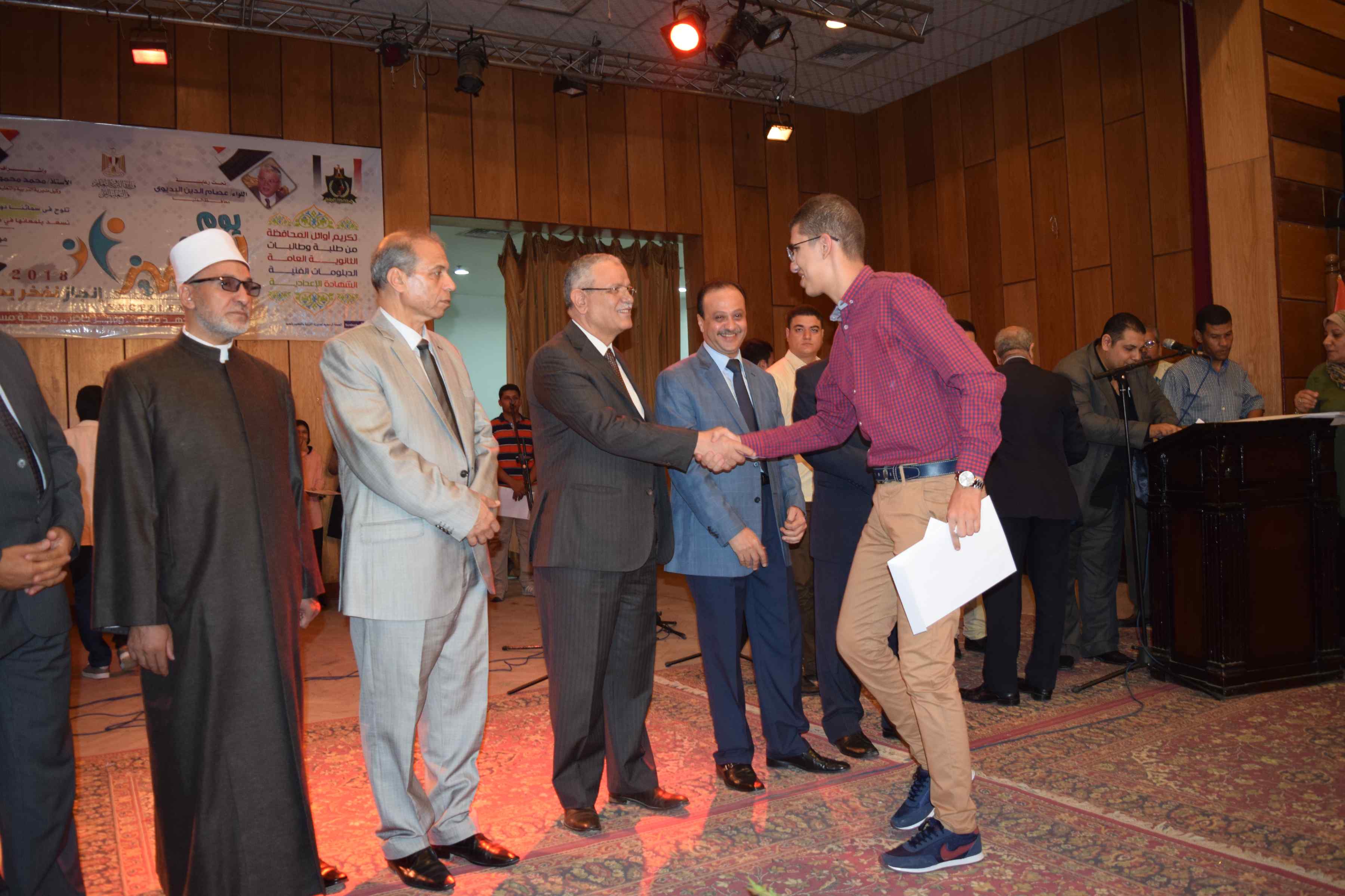 تكريم أوائل الشهادات العامة والأزهرية (1)