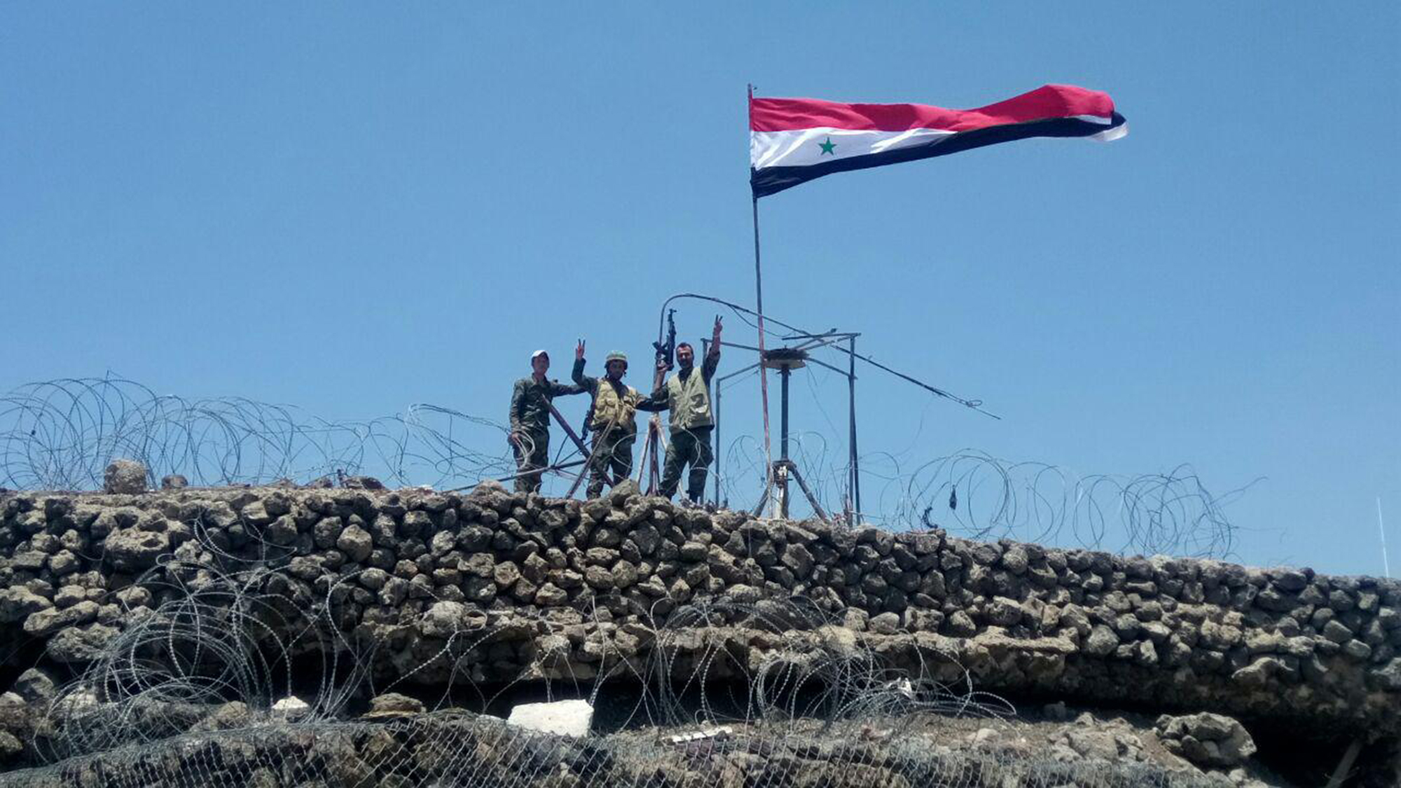 رفع العلم السورى فوق تل الحارة بريف درعا