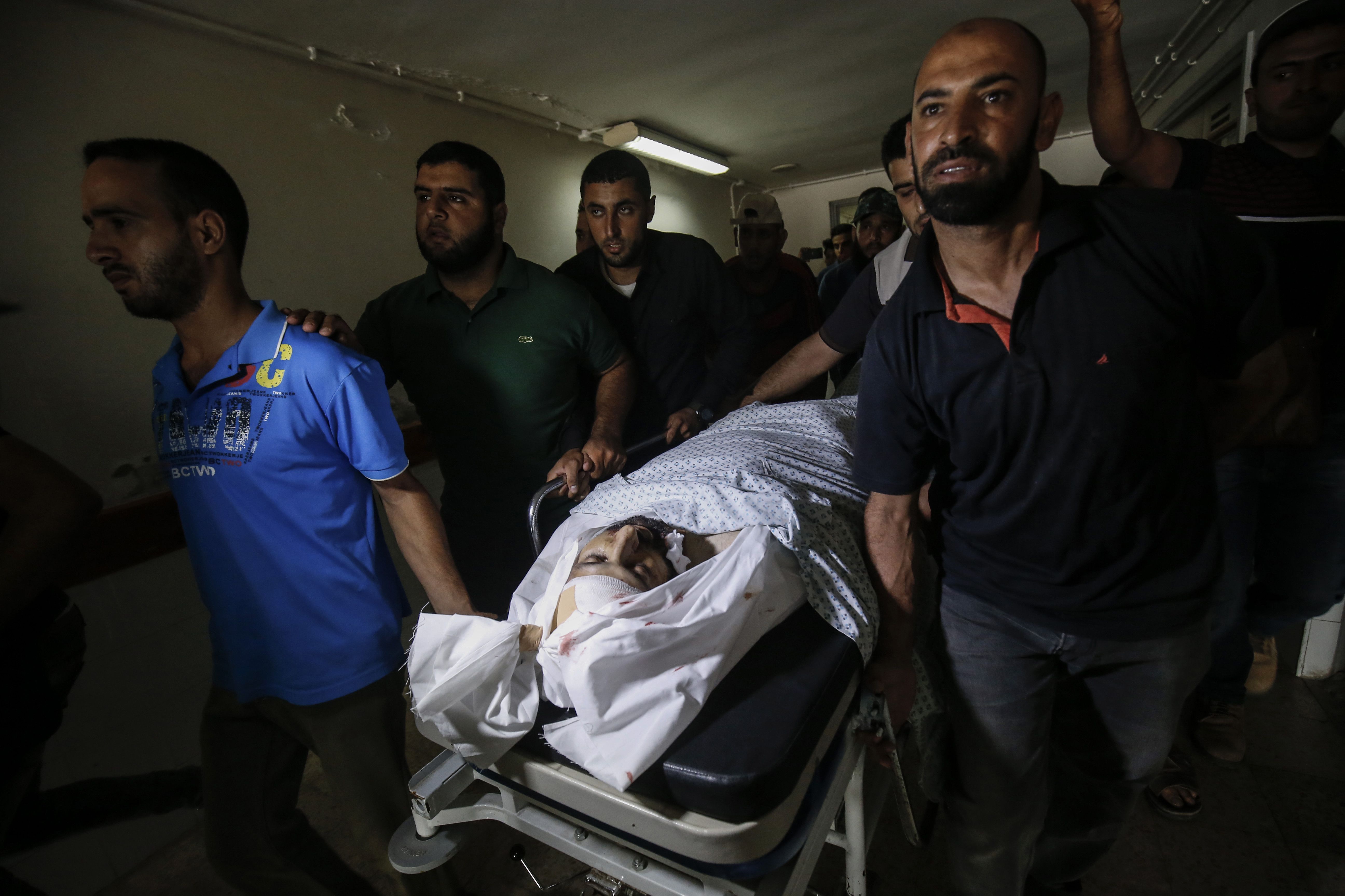 أحد ضحايا القصف الإسرائيلى