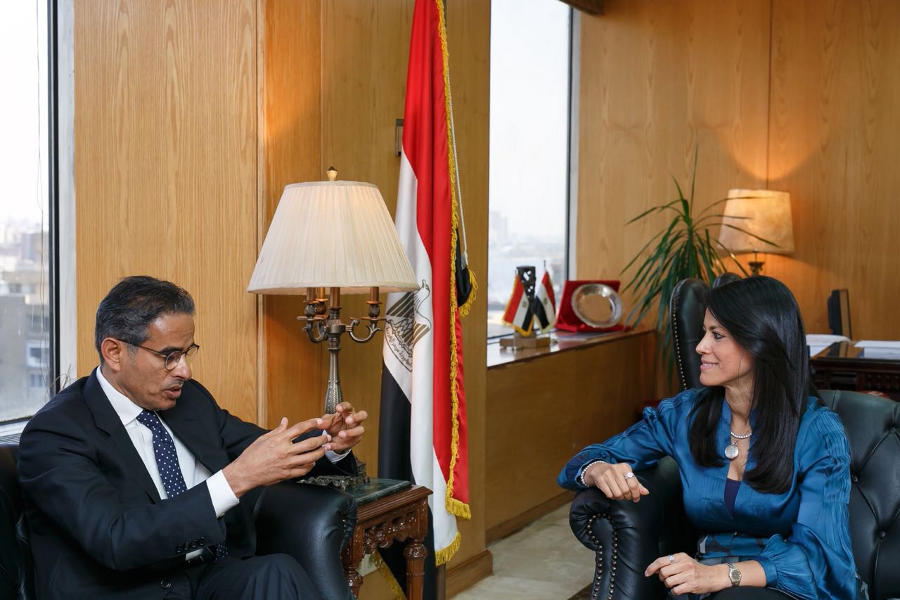 وزيرة السياحة رانيا المشاط ورجل الأعمال الإماراتى محمد العبار  (1)