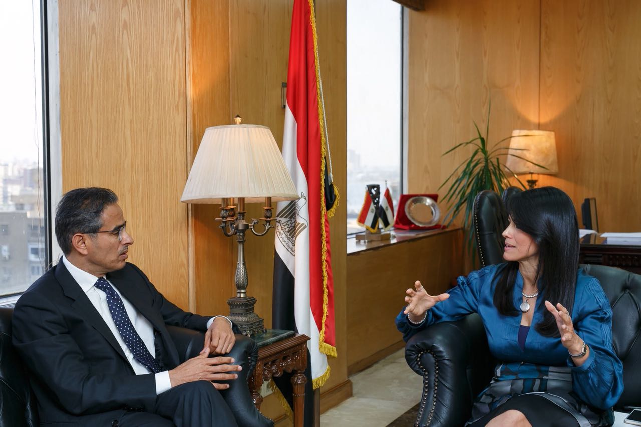 وزيرة السياحة رانيا المشاط ورجل الأعمال الإماراتى محمد العبار  (6)