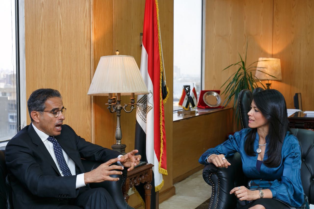 وزيرة السياحة رانيا المشاط ورجل الأعمال الإماراتى محمد العبار  (3)