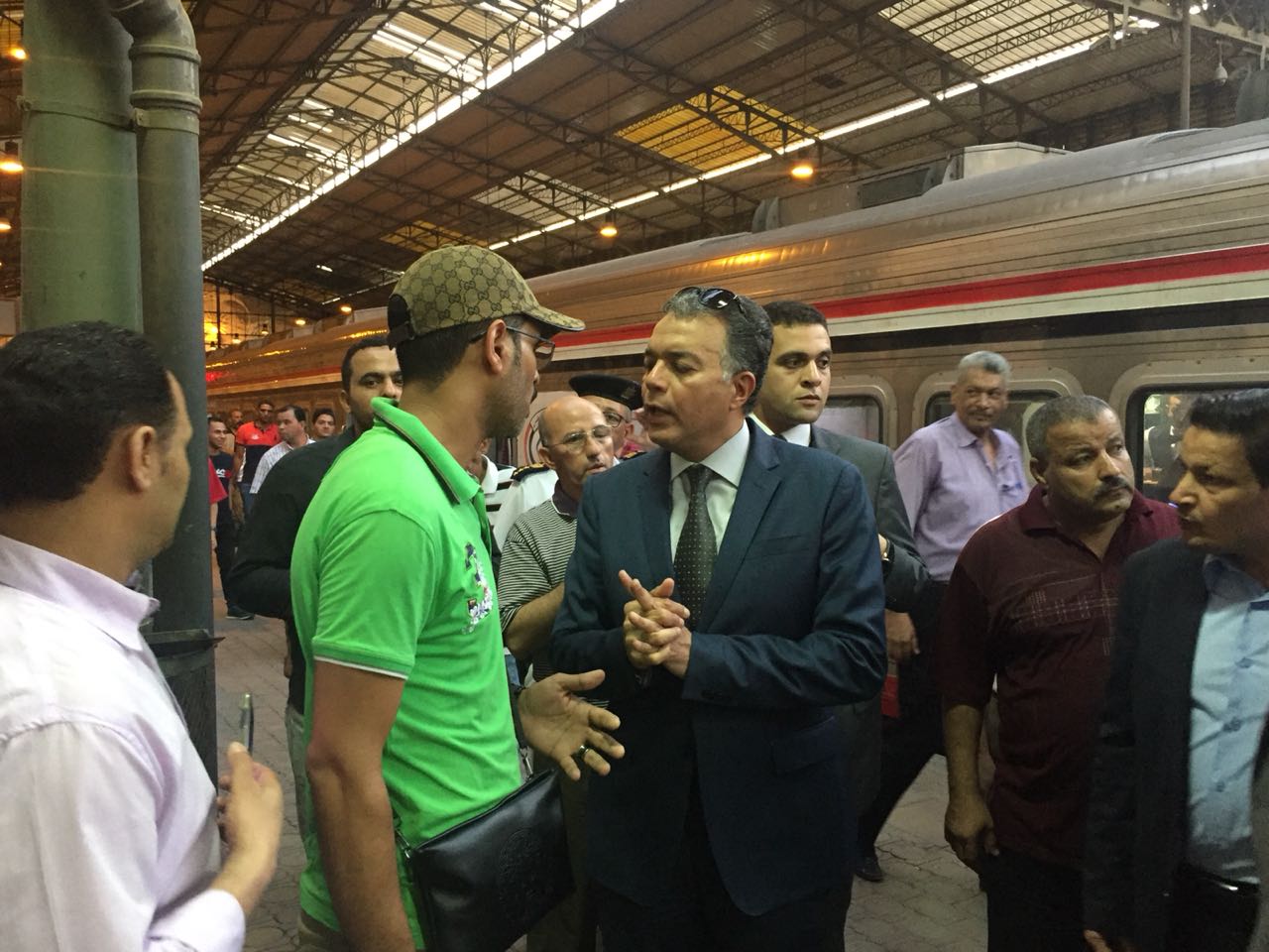 جولة وزير النقل بمحطة مصر (1)