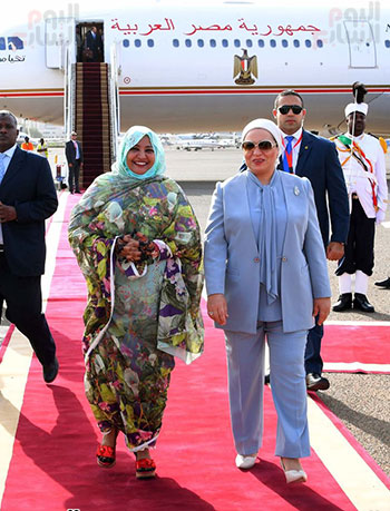 صور الرئيس السيسي يبدأ زيارة رسمية للسودان لمدة يومين (10)