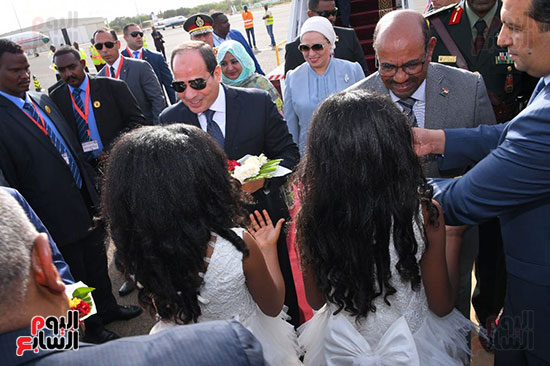 صور الرئيس السيسي يبدأ زيارة رسمية للسودان لمدة يومين (5)