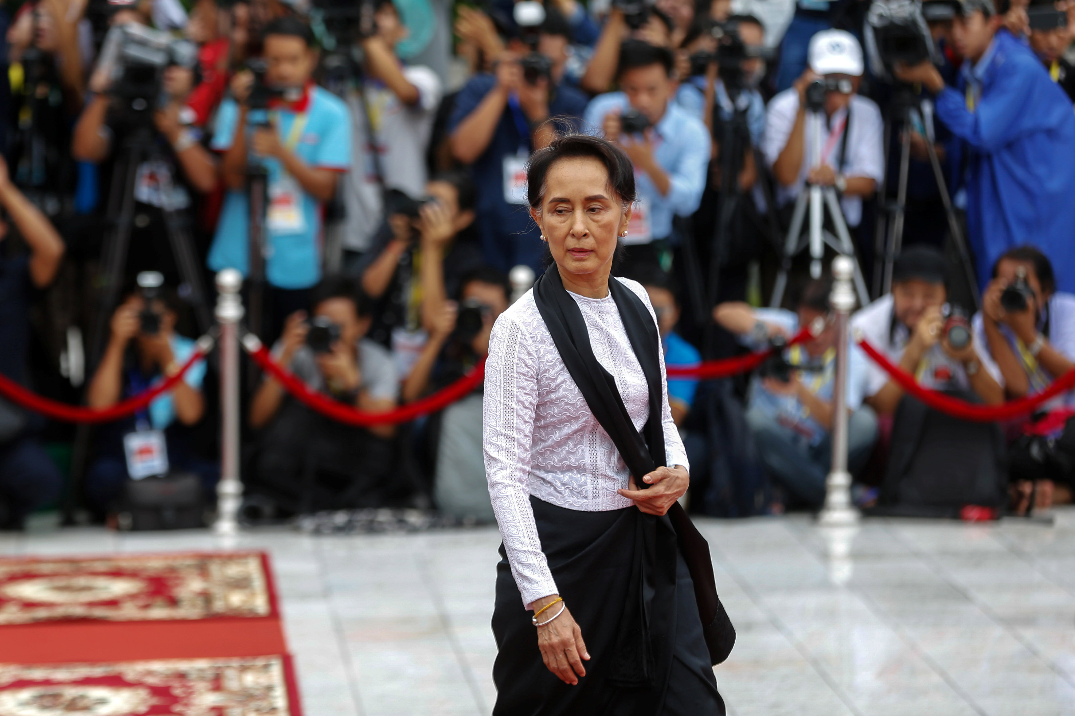 زعيم ميانمار تشارك في اليوم الوطنى