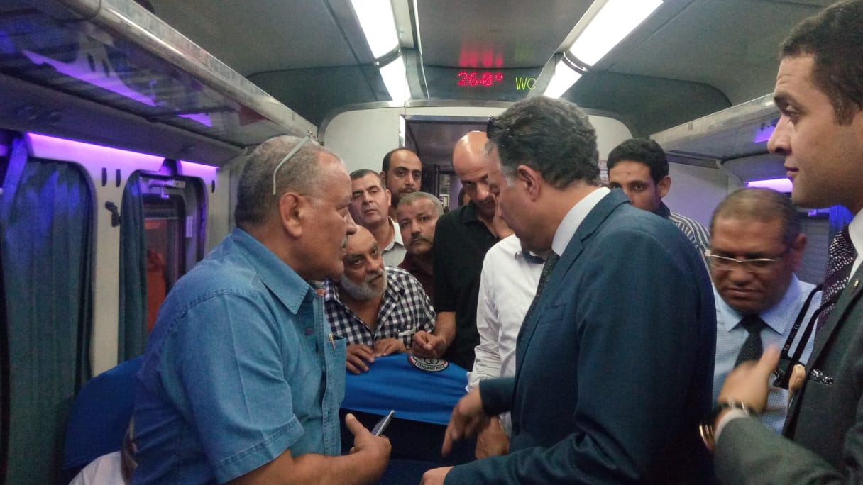 جولة وزير النقل بمحطة مصر (10)
