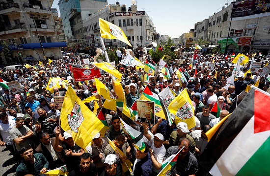 مظاهرات لدعم الرئيس الفلسطينى محمود عباس فى رام الله