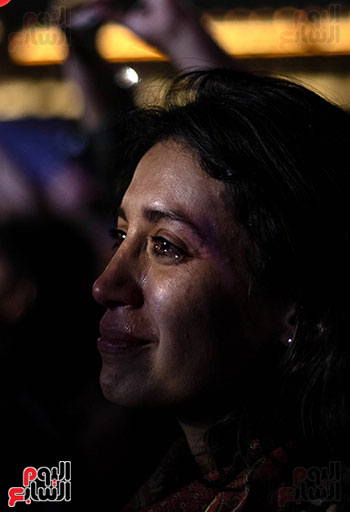 دموع الفرح تسيطر على أحد أنصار الرئيس المكسيكى الجديد