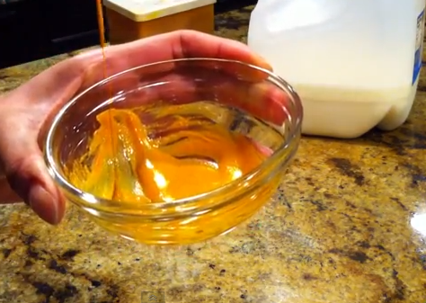 الزبادى والكركم وزيت الزيتون