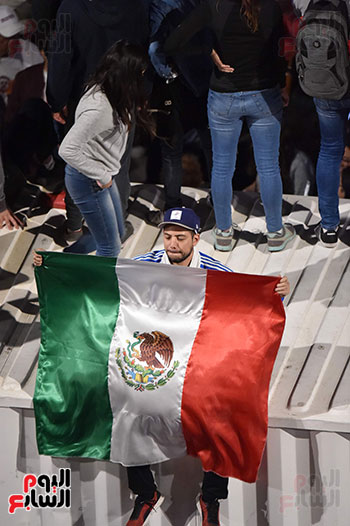 علم المكسيك يهيمن على احتفالات المكسيكيين
