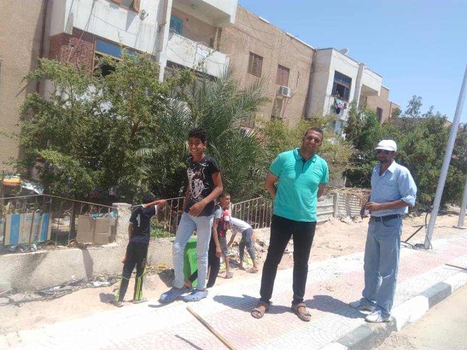 شباب المعسكر اثناء حملة النظافة بحى بدر بطور سيناء