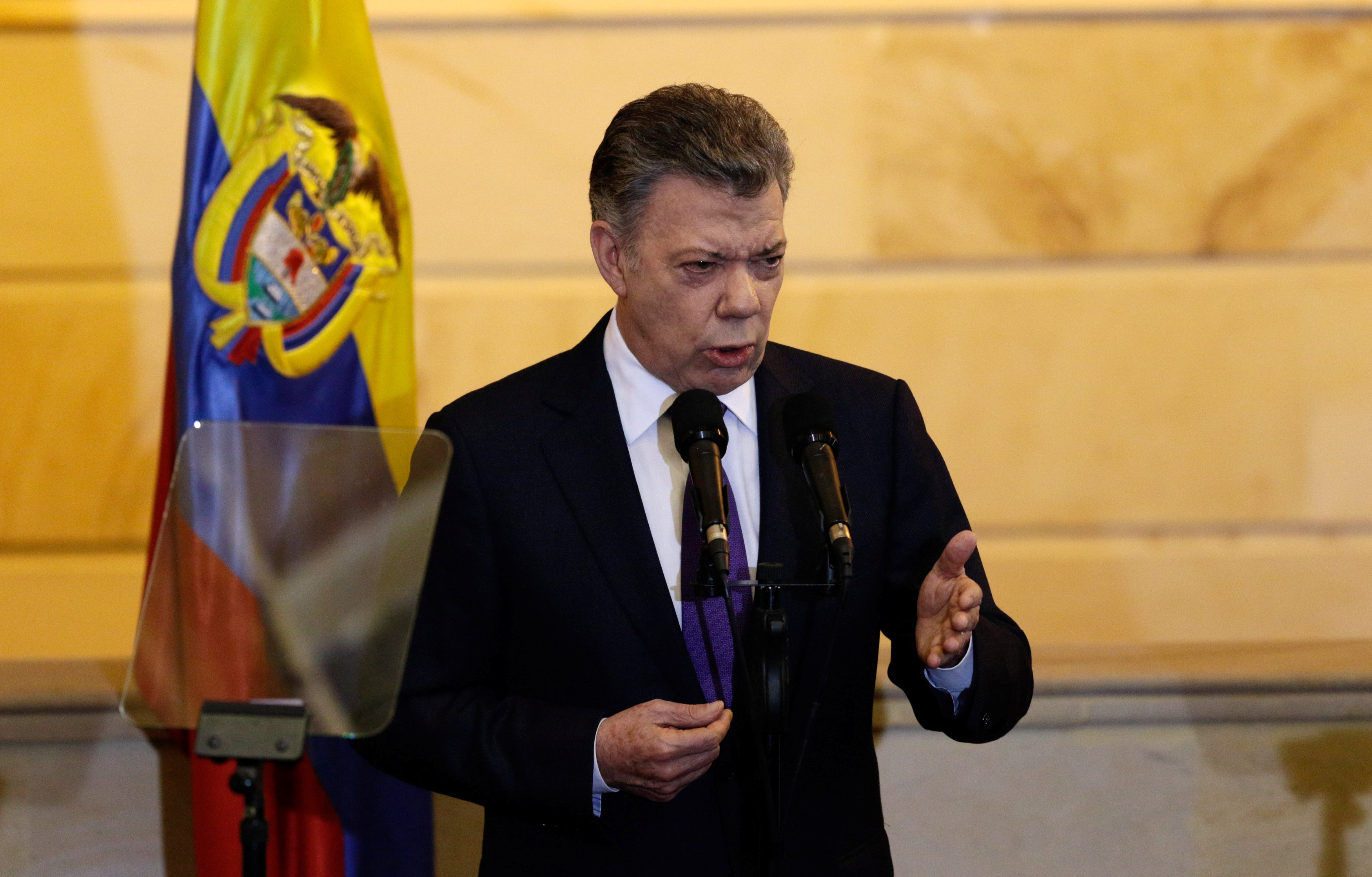 رئيس كولومبيا يدعو للسلام