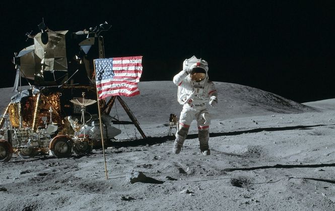 نيل أرمسترونج أول إنسان صعد للقمر