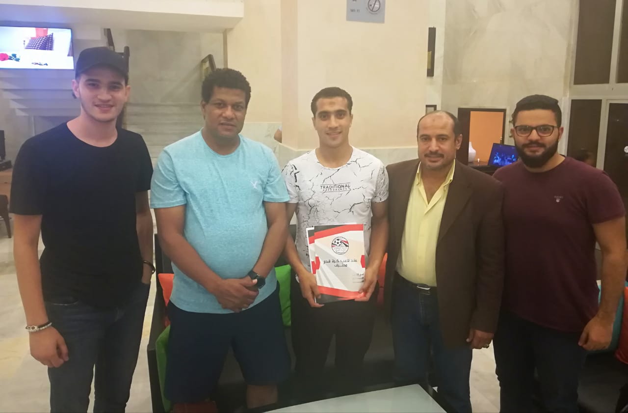 الداخلية يتعاقد مع مدافع الأهلى الشاب