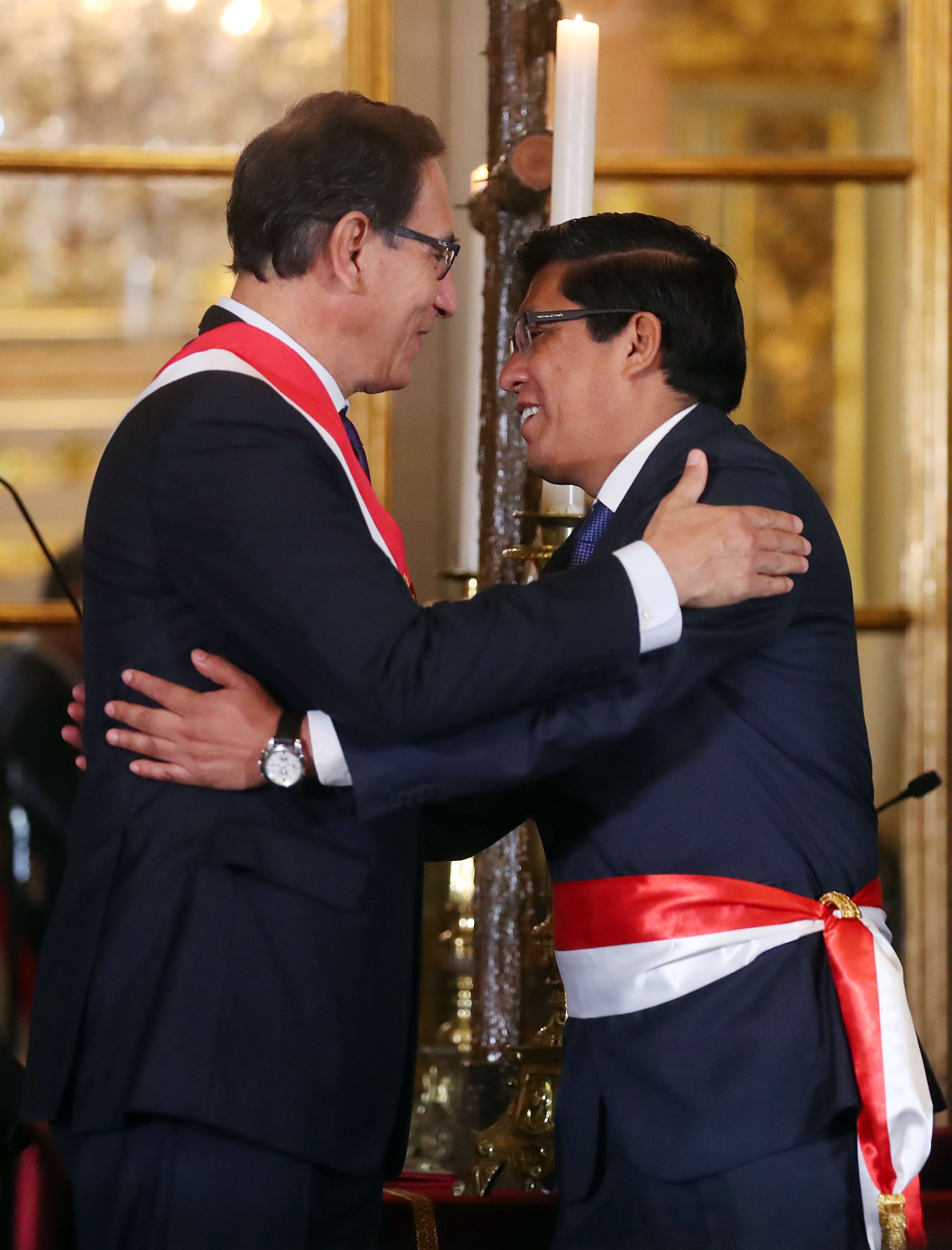 رئيس بيرو يرحب بالوزير الجديد