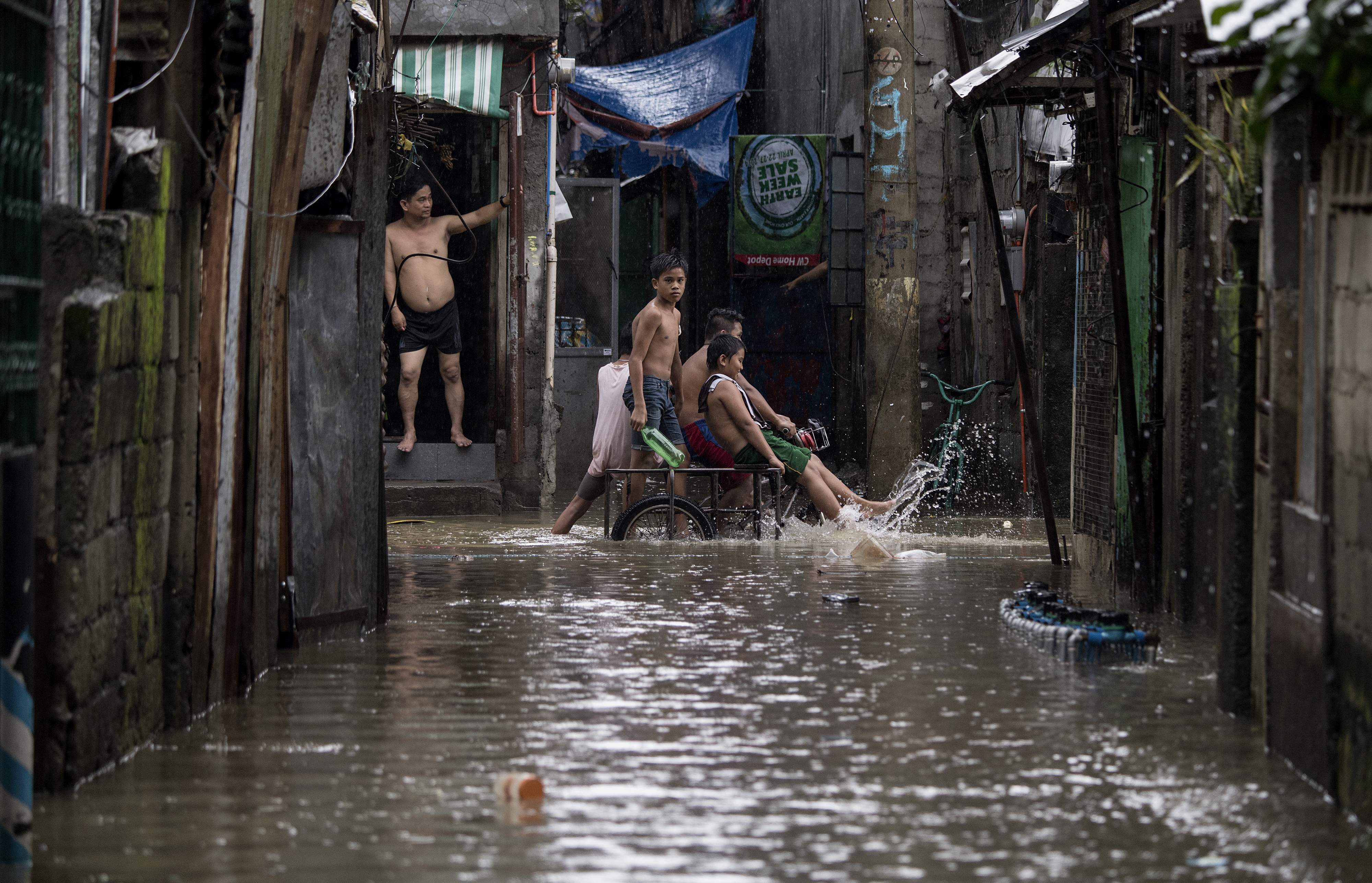 غرق شوارع عاصمة الفلبين