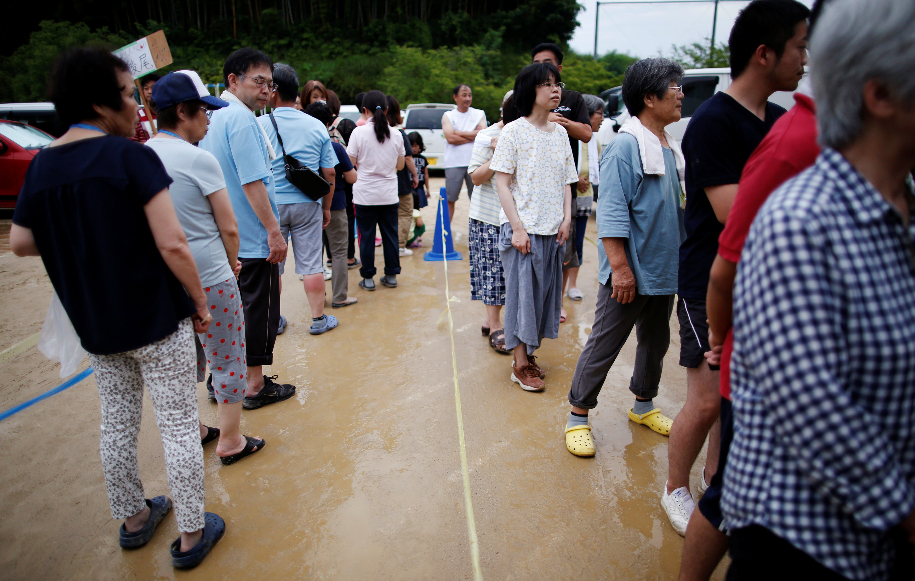 آثار مدمرة لفيضانات اليابان والآلاف يحاربون العطش