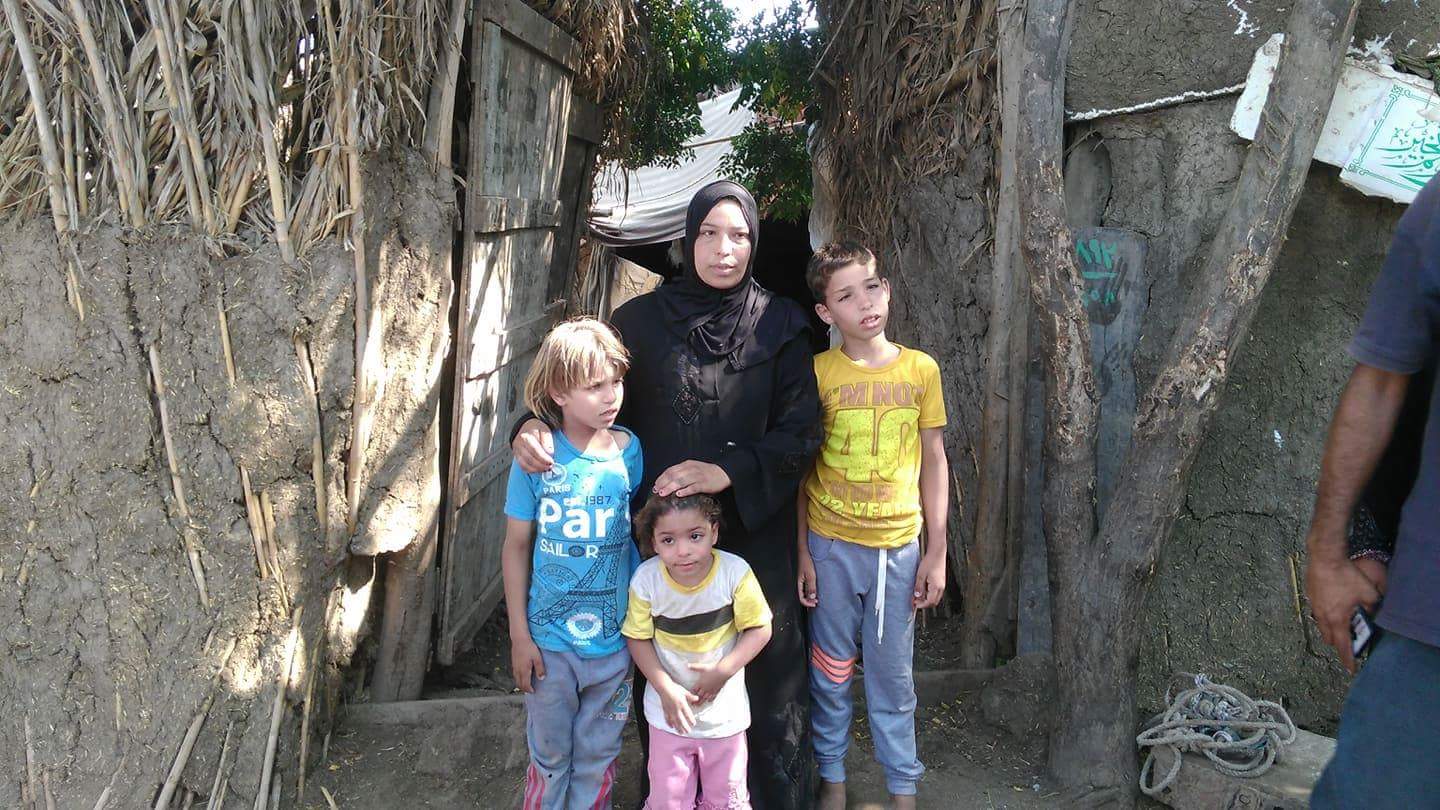 أسرة تشكو من انتشار الافاعى