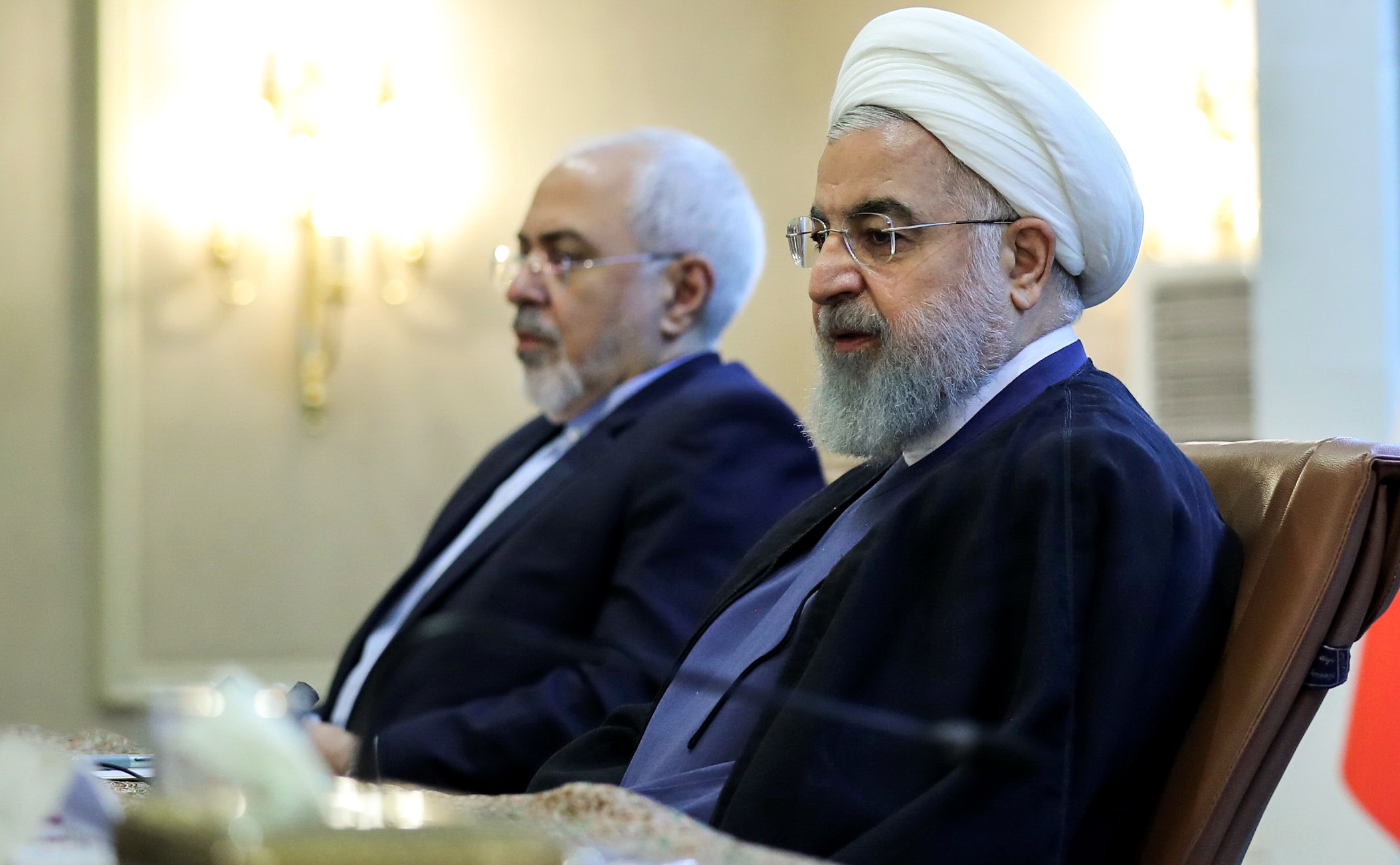 روحانى يتحدث إلى حشد من الدبلوماسيين الإيرانيين