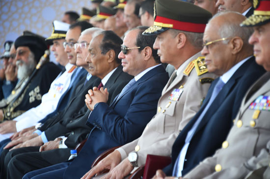 السيسى فى حفل تخرج طلبه الكليات والمعاهد العسكريه (4)