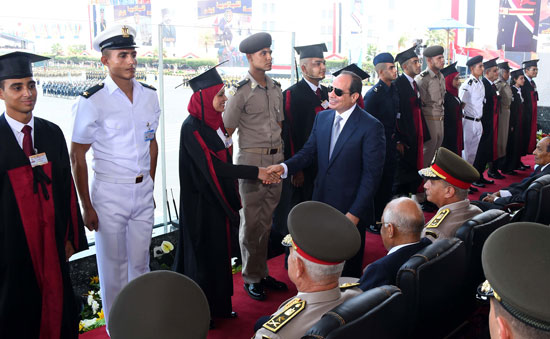 السيسى فى حفل تخرج طلبه الكليات والمعاهد العسكريه (6)
