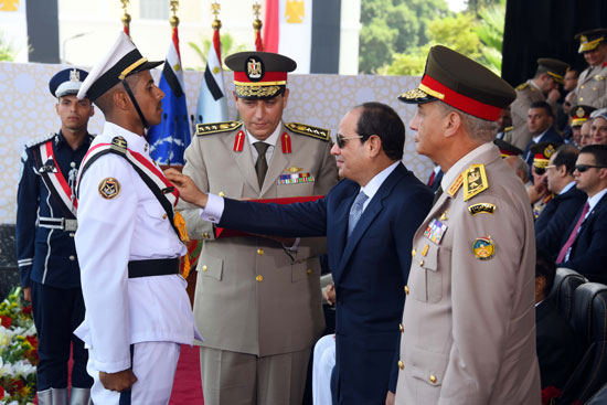 السيسى فى حفل تخرج طلبه الكليات والمعاهد العسكريه (9)