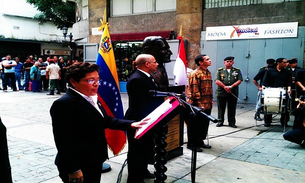 تمثال عبد الناصر فى فنزويلا 2