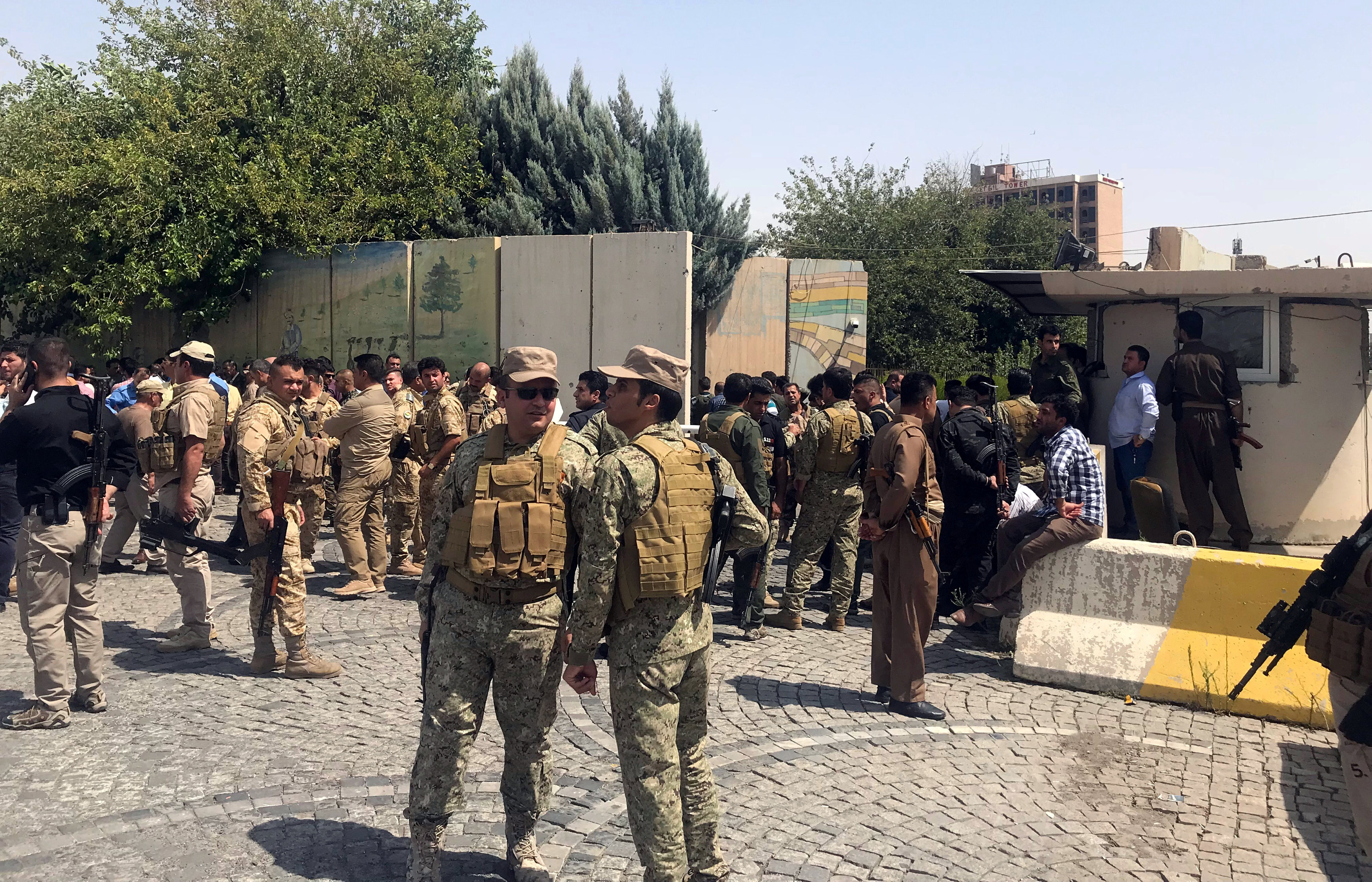 انتشار القوات الكردية حول محيط مبنى محافظة أربيل