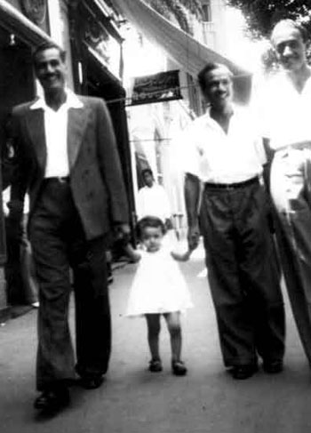 صور نادرة للزعيم جمال عبد الناصر مع عائلته  30739-جمال-عبد-الناصر--(21)