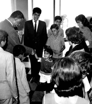 صور نادرة للزعيم جمال عبد الناصر مع عائلته  32143-جمال-عبد-الناصر--(32)
