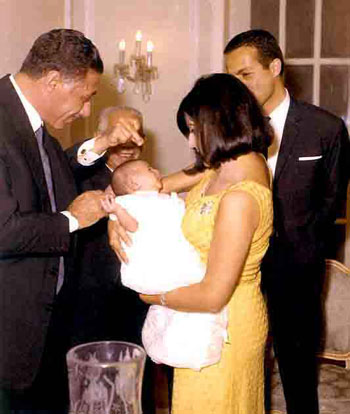 صور نادرة للزعيم جمال عبد الناصر مع عائلته  34245-جمال-عبد-الناصر--(64)