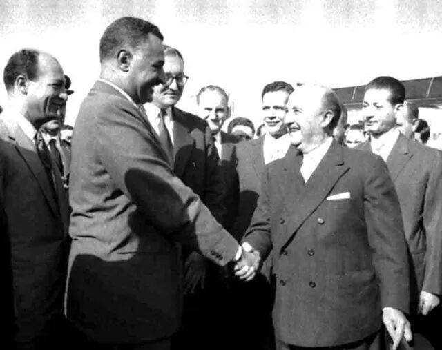 عبد الناصر مع رئيس اسبانيا فرانكو