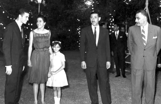 صور نادرة للزعيم جمال عبد الناصر مع عائلته  39356-جمال-عبد-الناصر--(29)