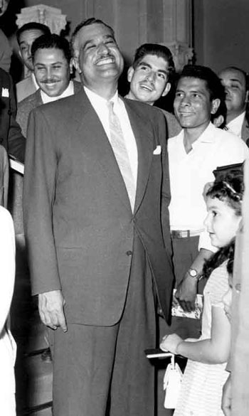 صور نادرة للزعيم جمال عبد الناصر مع عائلته  39702-جمال-عبد-الناصر--(35)