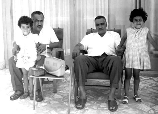 صور نادرة للزعيم جمال عبد الناصر مع عائلته  42383-جمال-عبد-الناصر--(26)