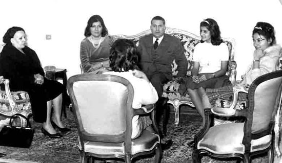 صور نادرة للزعيم جمال عبد الناصر مع عائلته  43785-جمال-عبد-الناصر--(73)