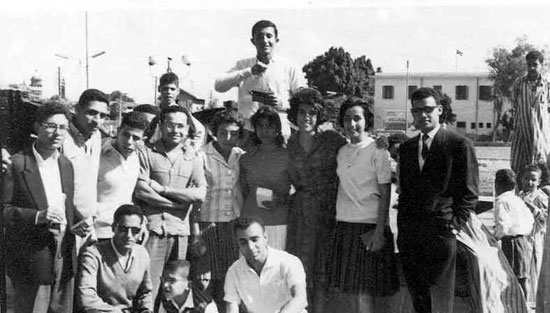 صور نادرة للزعيم جمال عبد الناصر مع عائلته  45848-جمال-عبد-الناصر--(46)