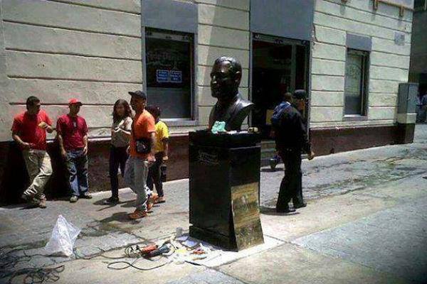 تمثال عبد الناصر فى فنزويلا 3