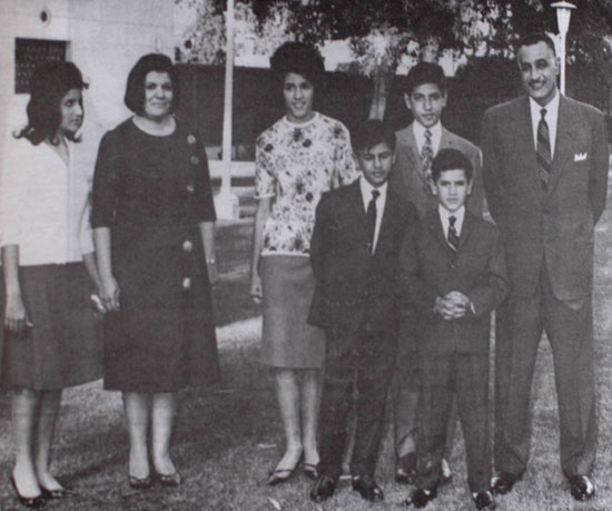 صور نادرة للزعيم جمال عبد الناصر مع عائلته  49031-جمال-عبد-الناصر--(74)