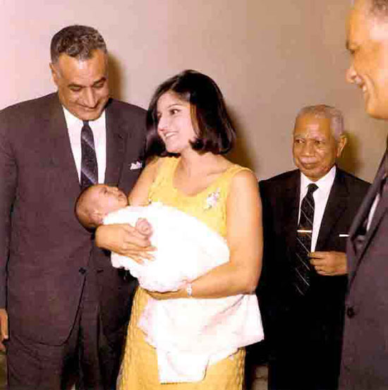صور نادرة للزعيم جمال عبد الناصر مع عائلته  50724-جمال-عبد-الناصر--(65)