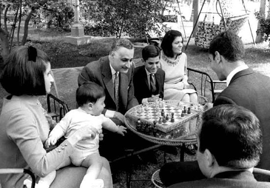 صور نادرة للزعيم جمال عبد الناصر مع عائلته  60850-جمال-عبد-الناصر--(24)