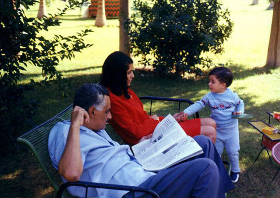 صور نادرة للزعيم جمال عبد الناصر مع عائلته  72747-جمال-عبد-الناصر--(89)
