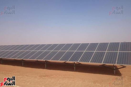 الالواح الشمسية بمشروع الطاقة الشمسية بقرية بنبان