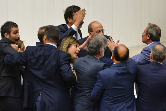 نواب أردوغان مع نائب المعارضة 
