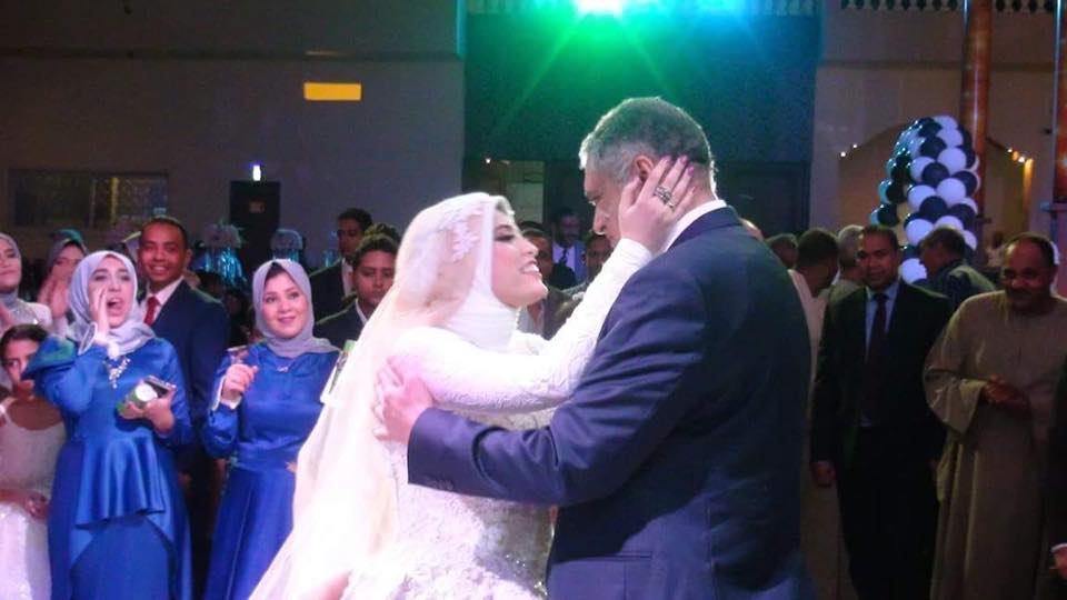 العروسة ووالدها اللواء خالد الشاذلي