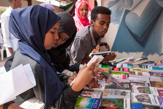  فتيات الصومال خلال معرض الكتاب 